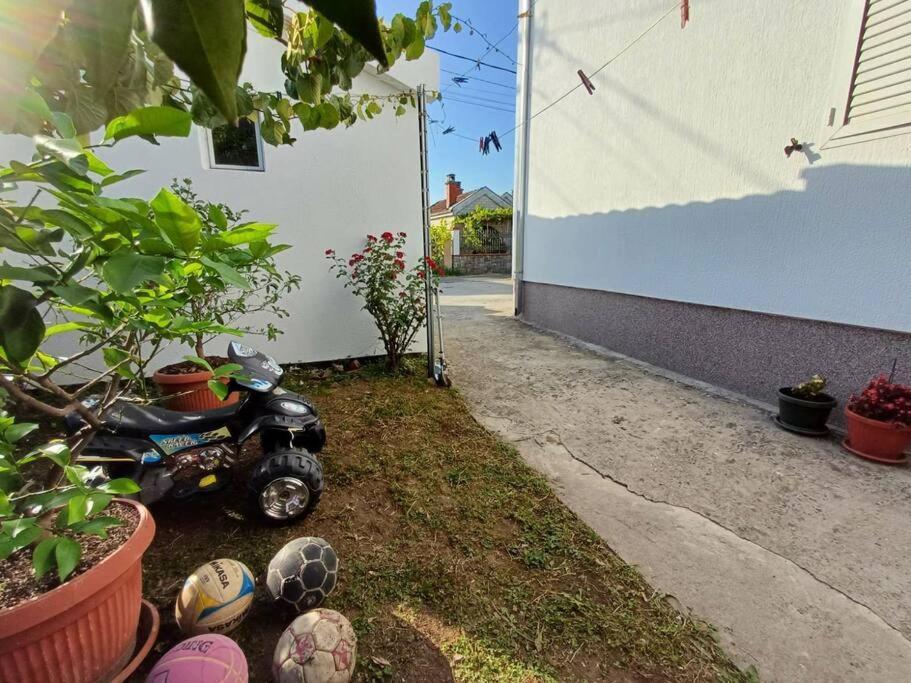 דירות פודגוריצה Cozy, Fully Equipped, Free Parking&Wifi, Quiet, 2Bd מראה חיצוני תמונה