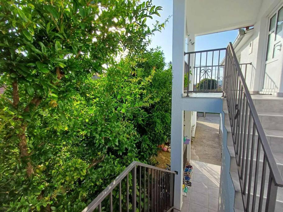 דירות פודגוריצה Cozy, Fully Equipped, Free Parking&Wifi, Quiet, 2Bd מראה חיצוני תמונה