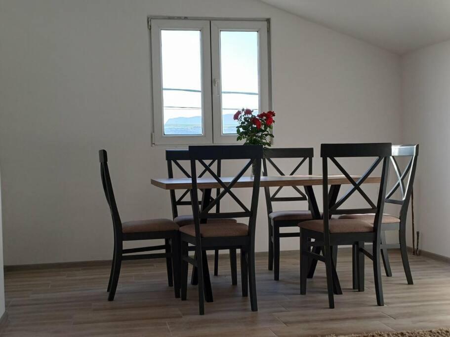 דירות פודגוריצה Cozy, Fully Equipped, Free Parking&Wifi, Quiet, 2Bd מראה חיצוני תמונה