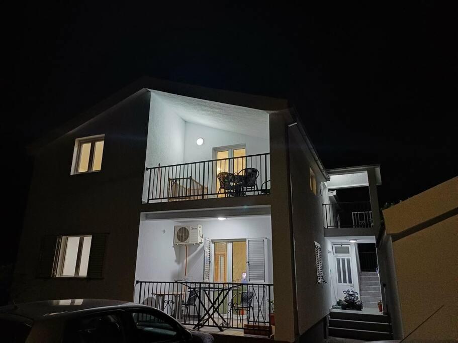 דירות פודגוריצה Cozy, Fully Equipped, Free Parking&Wifi, Quiet, 2Bd מראה חיצוני תמונה