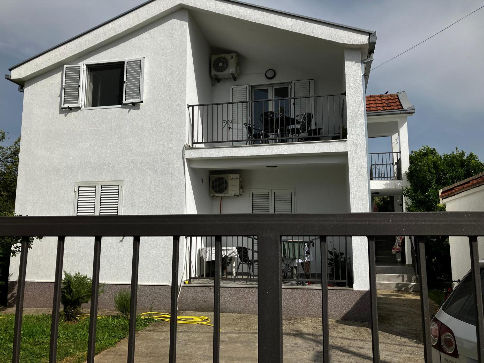 דירות פודגוריצה Cozy, Fully Equipped, Free Parking&Wifi, Quiet, 2Bd מראה חיצוני תמונה