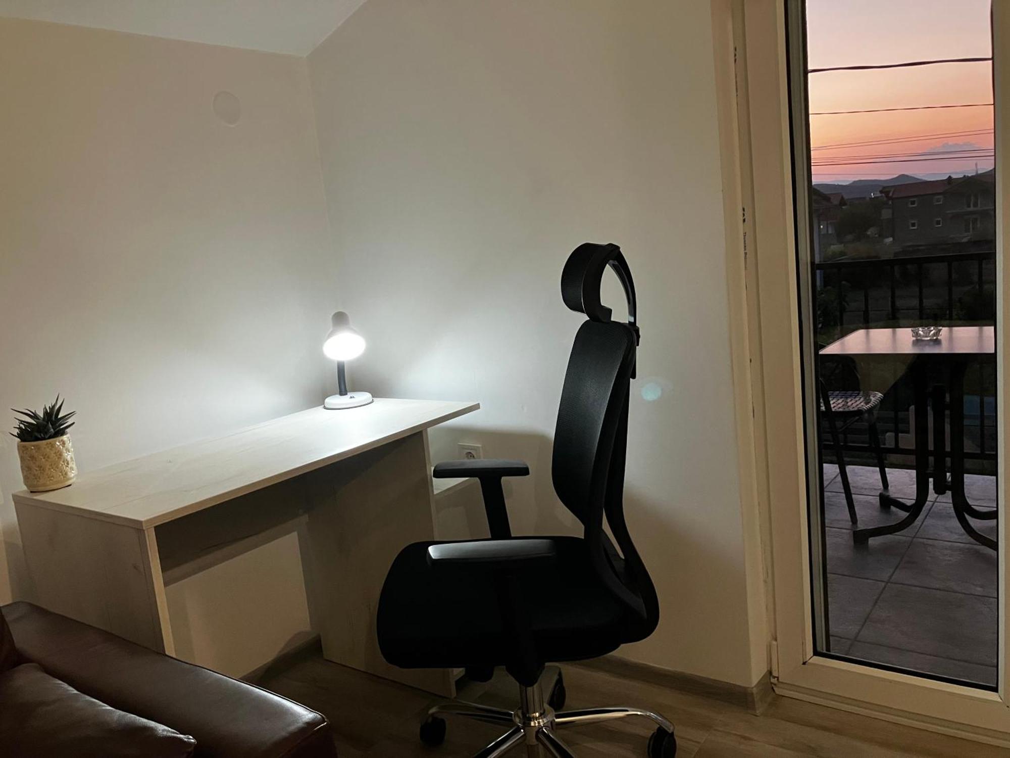 דירות פודגוריצה Cozy, Fully Equipped, Free Parking&Wifi, Quiet, 2Bd מראה חיצוני תמונה