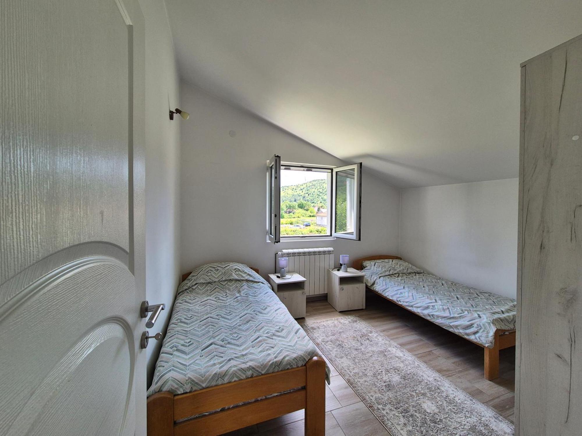 דירות פודגוריצה Cozy, Fully Equipped, Free Parking&Wifi, Quiet, 2Bd מראה חיצוני תמונה